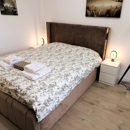 Charming City Center Apartment - Free Minibar Bucarest Esterno foto