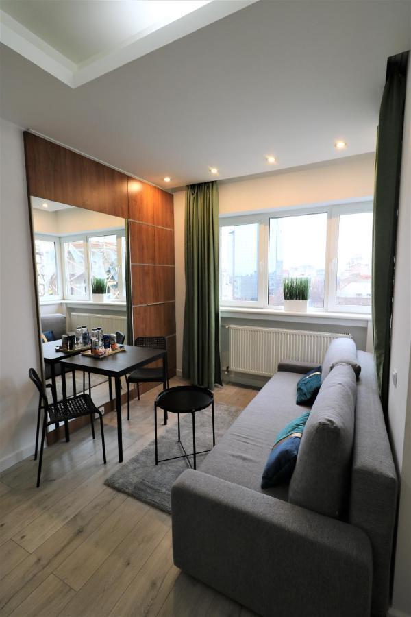 Charming City Center Apartment - Free Minibar Bucarest Esterno foto