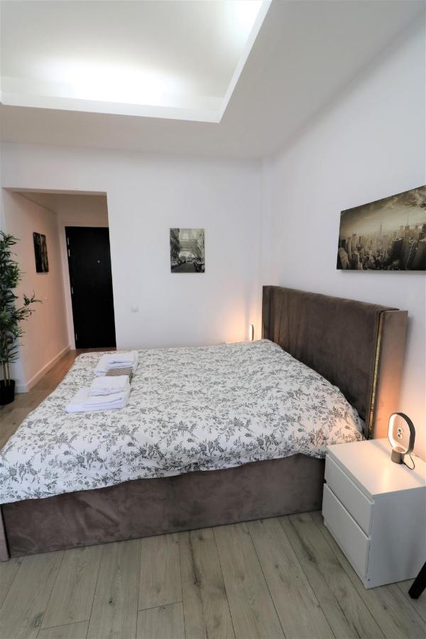 Charming City Center Apartment - Free Minibar Bucarest Esterno foto