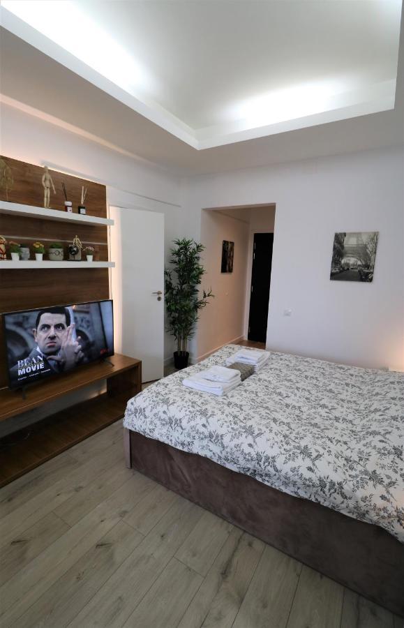 Charming City Center Apartment - Free Minibar Bucarest Esterno foto